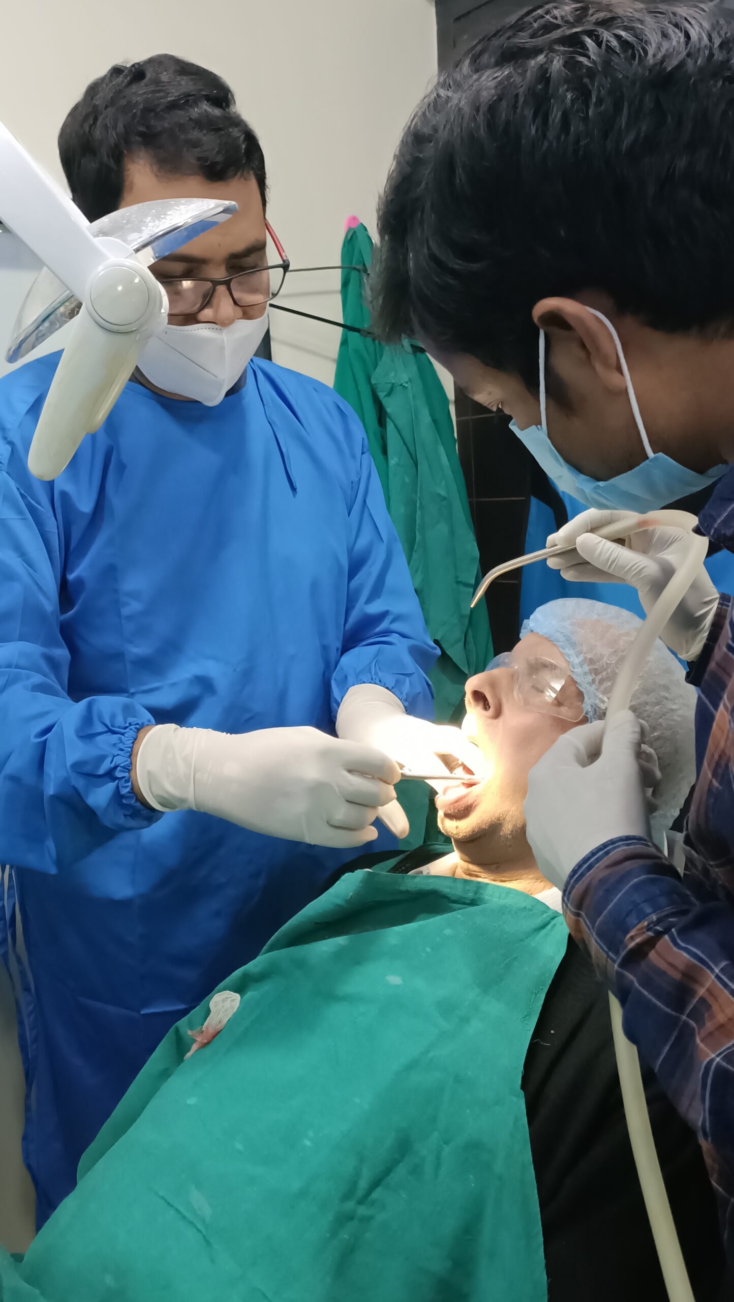 Painless Tooth Extraction in Varanasi | Oro Dental Clinic Varanasi