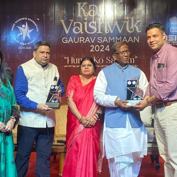 Kashi Vaishwik Gaurav Samman 2024 TO THE BEST DENTIST dr praveen kumar